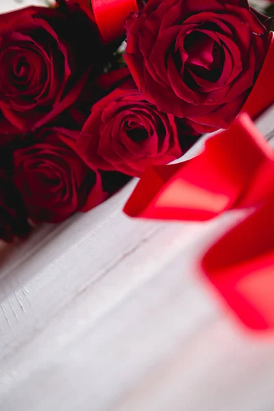 Прекрасный букет роз красного валентина — стоковое фото