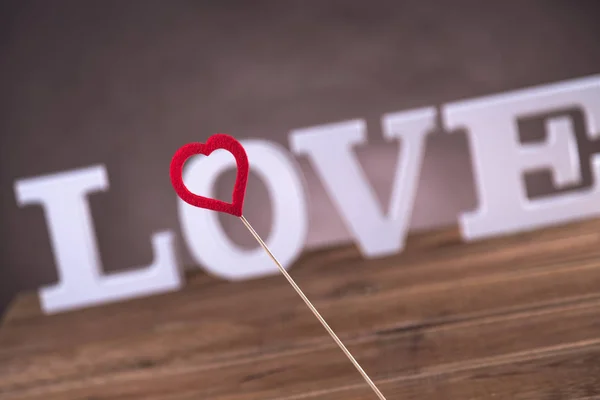 Amor Valentim conceito com letras brancas — Fotografia de Stock