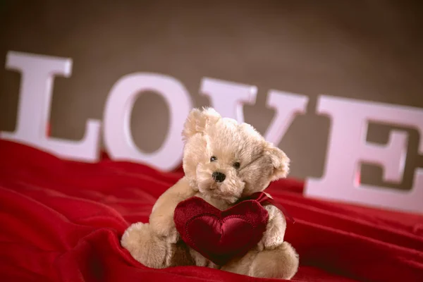 Liefde Valentijn concept met witte letters — Stockfoto