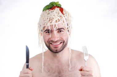 Baş, beyaz zemin üzerine spagetti ile komik adam