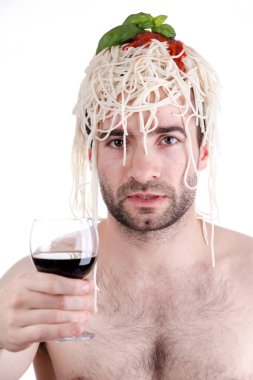 Baş, beyaz zemin üzerine spagetti ile komik adam