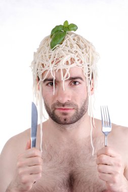 Baş, beyaz zemin üzerine spagetti ile komik adam