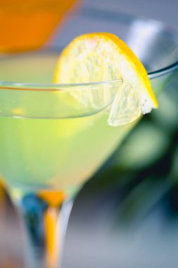 Hindistan cevizi ve ananas ile lezzetli içecek