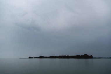 Fırtına ve Lehçe Göller Bölgesi yukarıda bulutlu gökyüzü