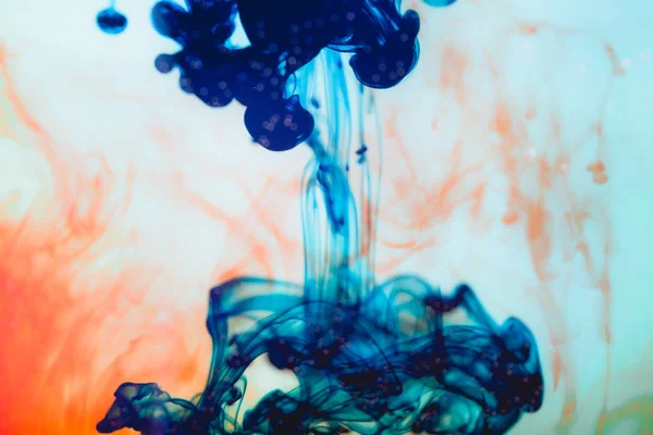 Modrý inkoust ve vodě, umělecký záběr, abstraktní pozadí — Stock fotografie