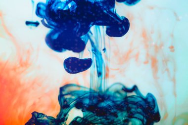 Atış, arka plan mavi mürekkep su, sanatsal