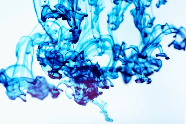 Modrý inkoust ve vodě, umělecký záběr, abstraktní pozadí — Stock fotografie