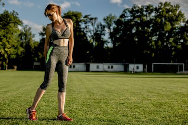 Genç sportswomen ile çalışan kavramı