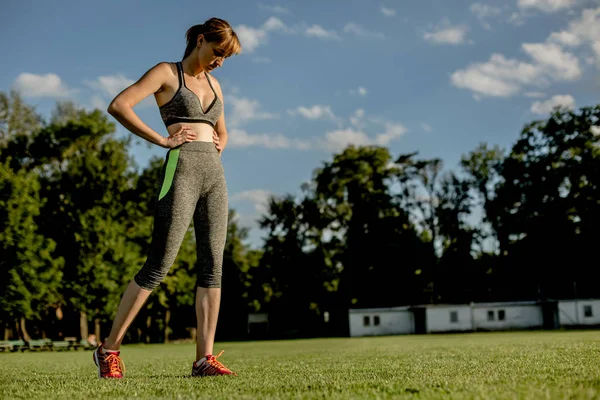 Genç sportswomen ile çalışan kavramı
