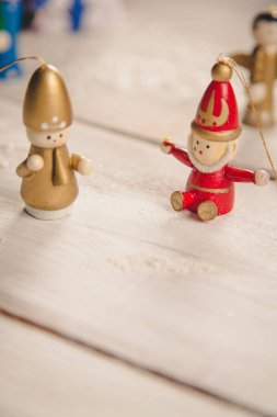 Noel arka plan üzerinde renkli oyuncaklar