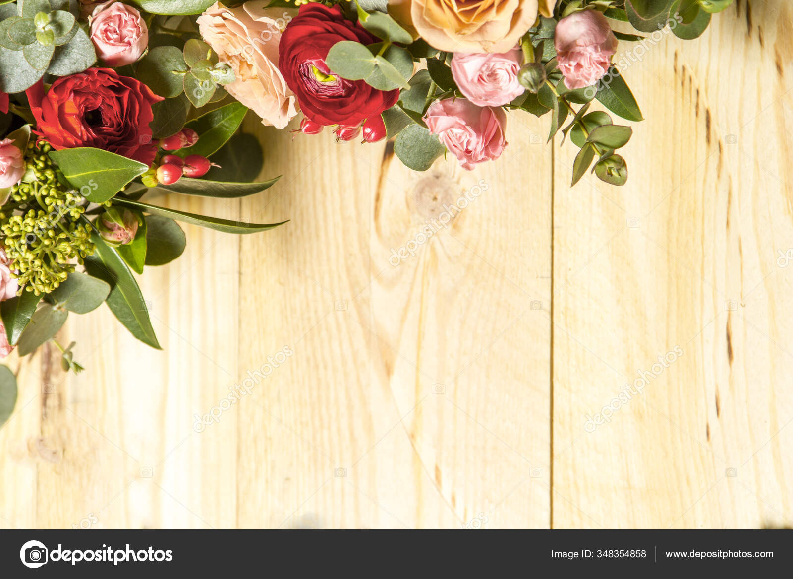 Fondo Madera Con Flores Alrededor Los Bordes Tijeras Podar — Foto de