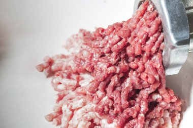 kıyma makinesinden taze kıyma