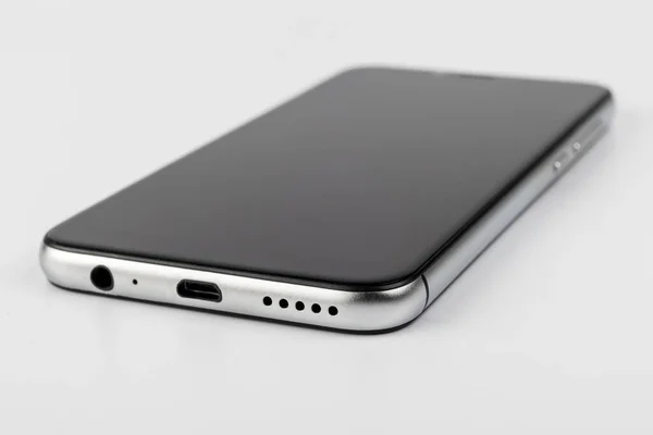 açık gri arka plan da akıllı telefon