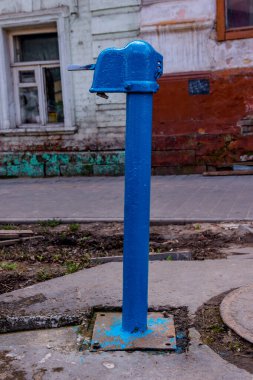 Eski kasabada eski bir su pompası