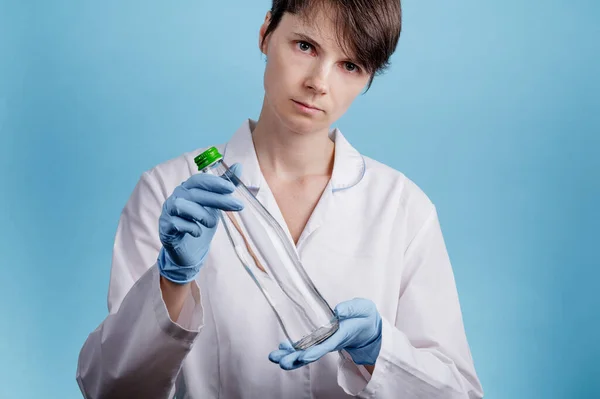 Beautiful Young Woman Doctor Shows Bottle Clean Drinking Water Concept — Stock Photo, Image
