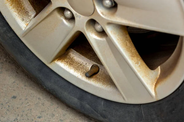 Detail Silver Car Rim Very Dirty Dust Brake Pads — Stock Photo, Image