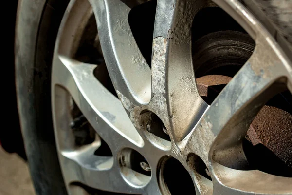 Araba Jantlarının Aşınması Metalden Boya Soymak Kimyasal Reaksiyon Disk Kurtarma — Stok fotoğraf