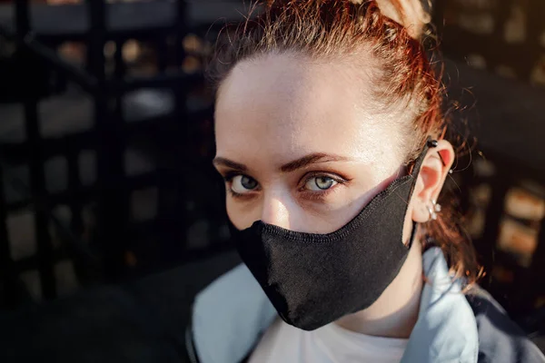 Close Young Girl Wears Black Medecine Face Mask Protects Spread — Stock Photo, Image