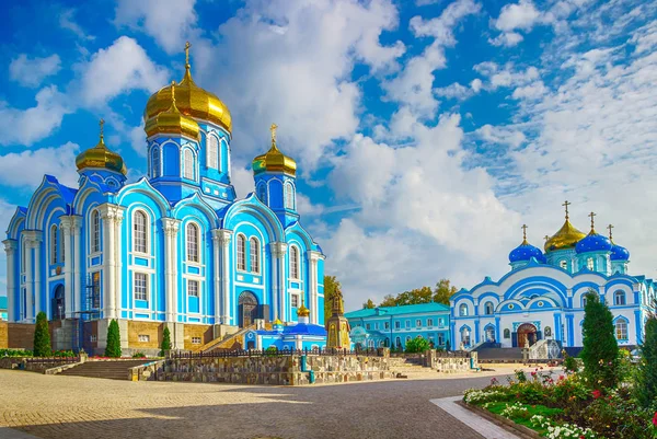 Zadonsk män Födelsekyrkan Our Lady kloster Lipetsk oblast Ryssland — Stockfoto