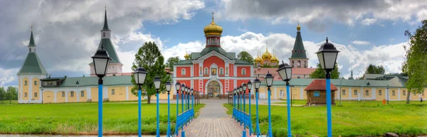 Valdai Iversky Bogoroditsky Svyatoozersky kloster — Stockfoto