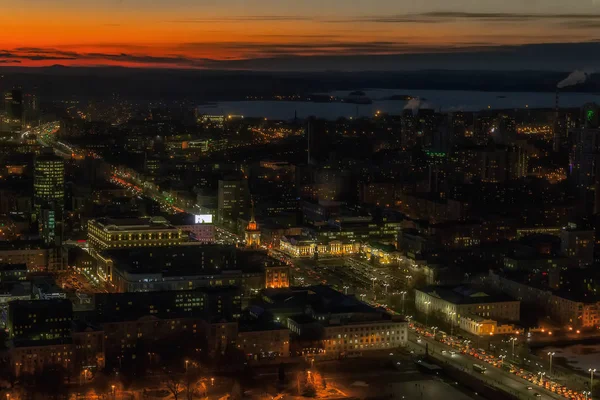 Yekaterinburg vy ovanifrån natt floden Iset vinter — Stockfoto