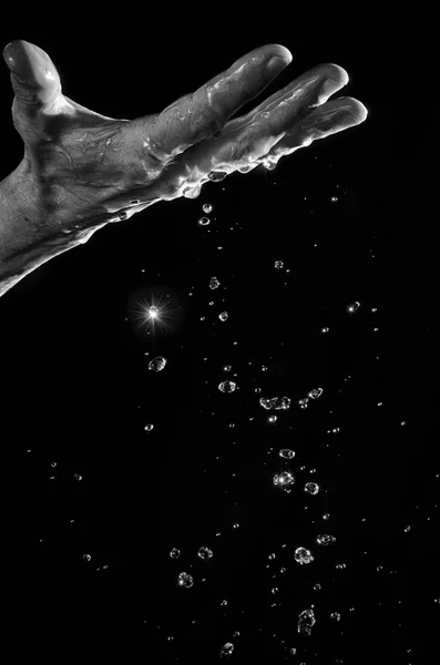 Mannens hand och vatten stänk. — Stockfoto