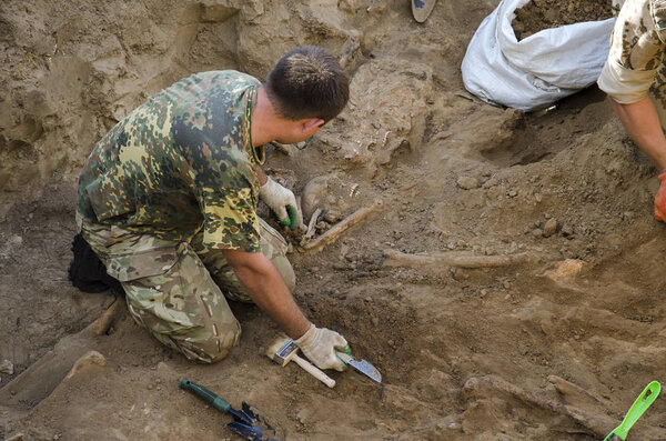 Excavations of burial of soldiers of the Second World War.