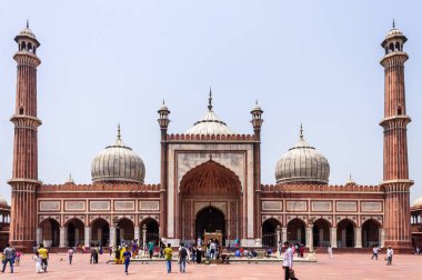 Mescid ve Cihan Numa 'nın dışında, yaygın olarak Jama Mescidi olarak bilinir, en büyük Cami Eski Delhi, Hindistan, Asya.