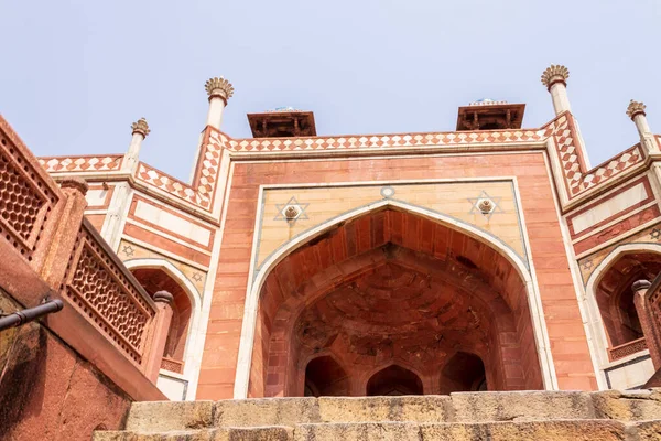 Közelkép a Humayun Tomb freskó központi bejáratának részleteiről. Delhiben, Indiában. Ázsia. — Stock Fotó