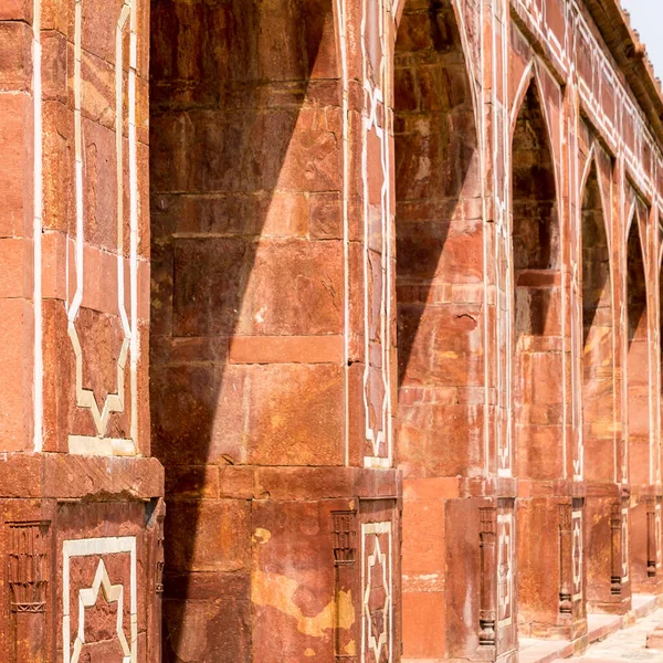 Close-up em Pilares do Edifício Principal do Complexo do Túmulo de Humayun. Património Mundial da UNESCO em Delhi, Índia. Ásia . — Fotografia de Stock