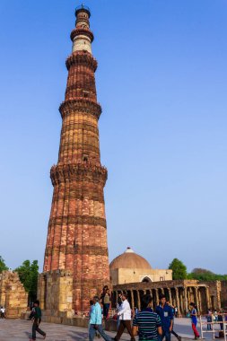 Kutub Minar 'ın Kutub kompleksinin içinde Jain Tapınağı' nın antika kalıntıları var. Mehrauli, Delhi, Hindistan ve Asya 'daki Unesco Dünya Mirası.