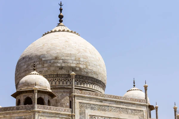 Vista detallada de la cúpula, cúpula del Taj Mahal. Patrimonio Mundial de la UNESCO en Agra, Uttar Pradesh, India — Foto de Stock