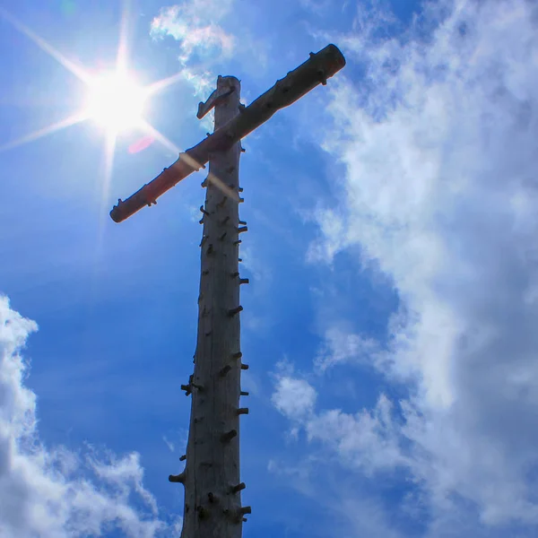 Summit Cross of Mount Hinteres Hörnle, 1548 m v Ammergauer Alps, se nachází v Bad Kohlgrub, Horní Bavorsko, Německo — Stock fotografie