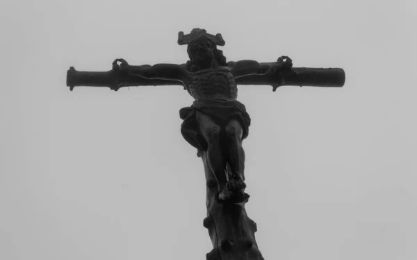 Detaljerad vy över Summit Cross of Hinteres Hörnle, 1548 m i Ammergauer Alperna, beläget i Bad Kohlgrub, Övre Bayern, Tyskland — Stockfoto