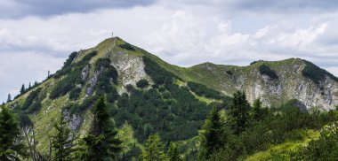 Hoher Dağı Panorama, 1864 m Ammergauer Alplerinde Zirve Haçı ile Garmisch-Partenkirchen, Yukarı Bavyera, Almanya