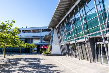 Germering Belediyesi, Fürstenfeldbruck Bölgesi, Yukarı Bavyera, Almanya: Şehir Belediyesi Ana Binasının Ayrıntıları (Stadthalle)