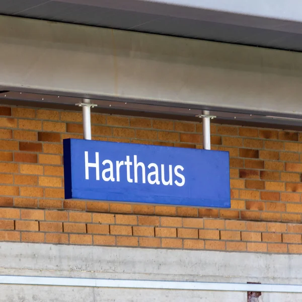 Germering járás, Furstenfeldbruck járás, Felső-Bajorország, Németország: Írja alá az S-Bahnhof Harthaus felirattal. — Stock Fotó