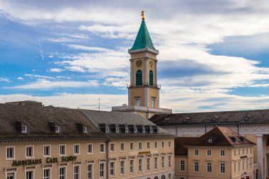 Evangelische Kulesi 'nin Panorama' sı Stadtkirche Karlsruhe ve çevresindeki binalar. Karlsruhe, Baden-Wuerttemberg. Almanya
