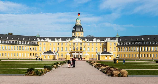 Front View Főbejárata Vár Karlsruhe Tér Karlsruhe Körzetben Baden Wuerttemberg — Stock Fotó