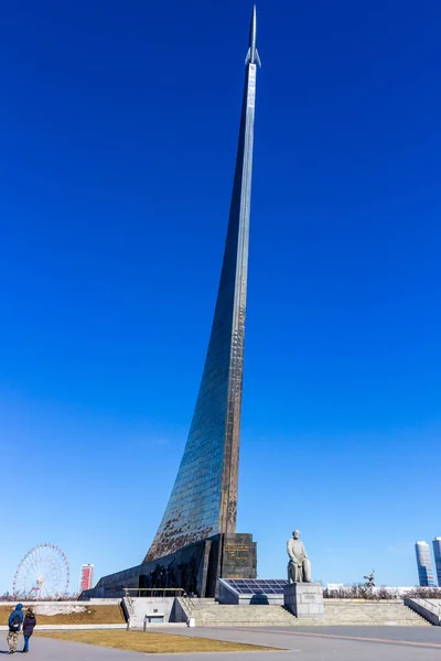 俄罗斯莫斯科宇宙纪念馆的太空征服者火箭纪念馆 — 图库照片