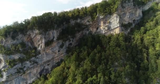 科多里河谷的阿布哈兹Bagatsky岩石 柯尔河上游 — 图库视频影像