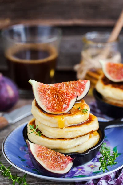 Taze incir ve bal ile süzme peynirli gözleme