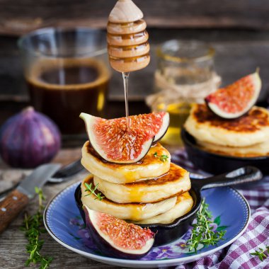 Taze incir ve bal ile süzme peynirli gözleme