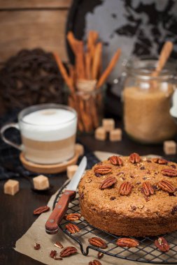 Lezzetli kahve tarçın ve cevizli kek