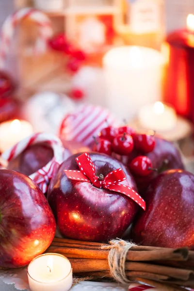 Composition de Noël aux pommes rouges — Photo