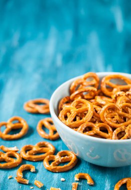 Kase tuzlu atıştırmalıklar mini simit