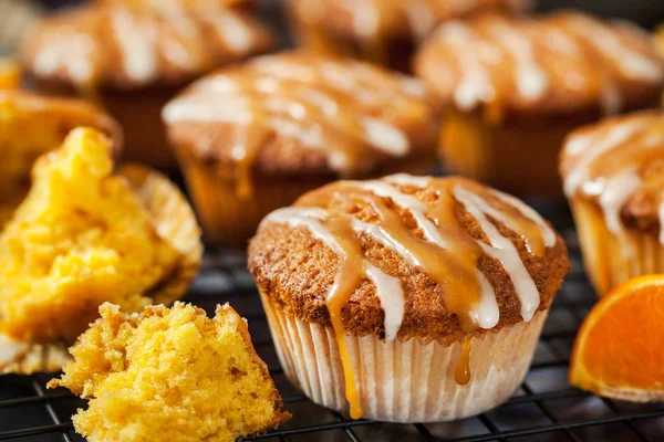 Carrot tangerine cupcakes with glaze and caramel topping — Stock Photo, Image