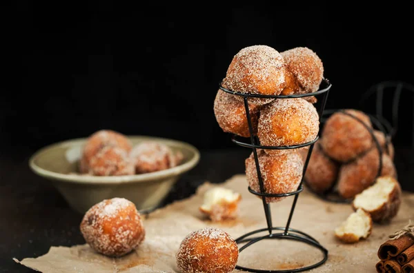 Verse heerlijke huisgemaakte bal donuts — Stockfoto