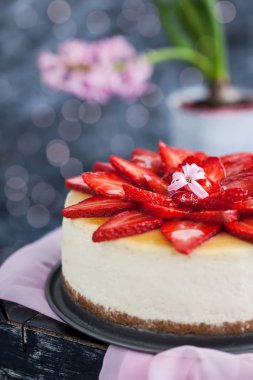 Lezzetli Çilekli Pasta