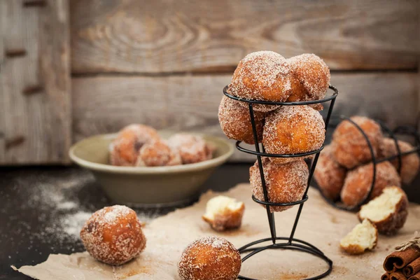 Verse heerlijke huisgemaakte bal donuts — Stockfoto